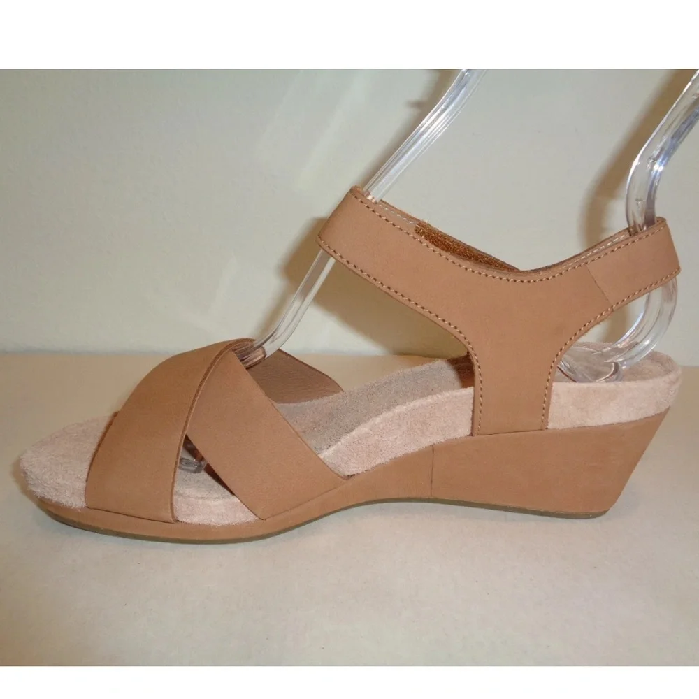 NWOB UGG Australia VEVA Chestnut Leather Wedge Heel Sandals Womens Shoes Size 8